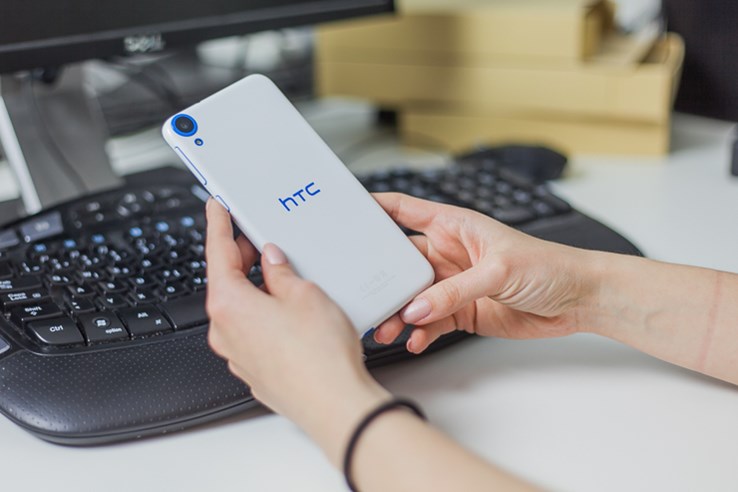 HTC Desire 820 (3).jpg